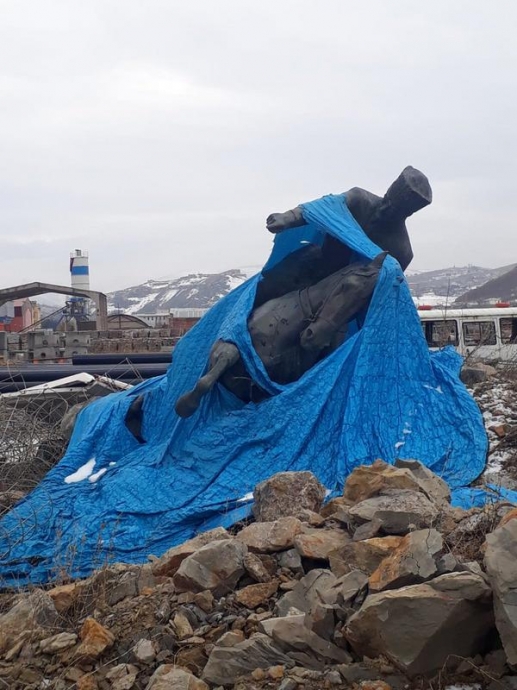 bayburt ta atatürk heykelinin çöplüğe atılması