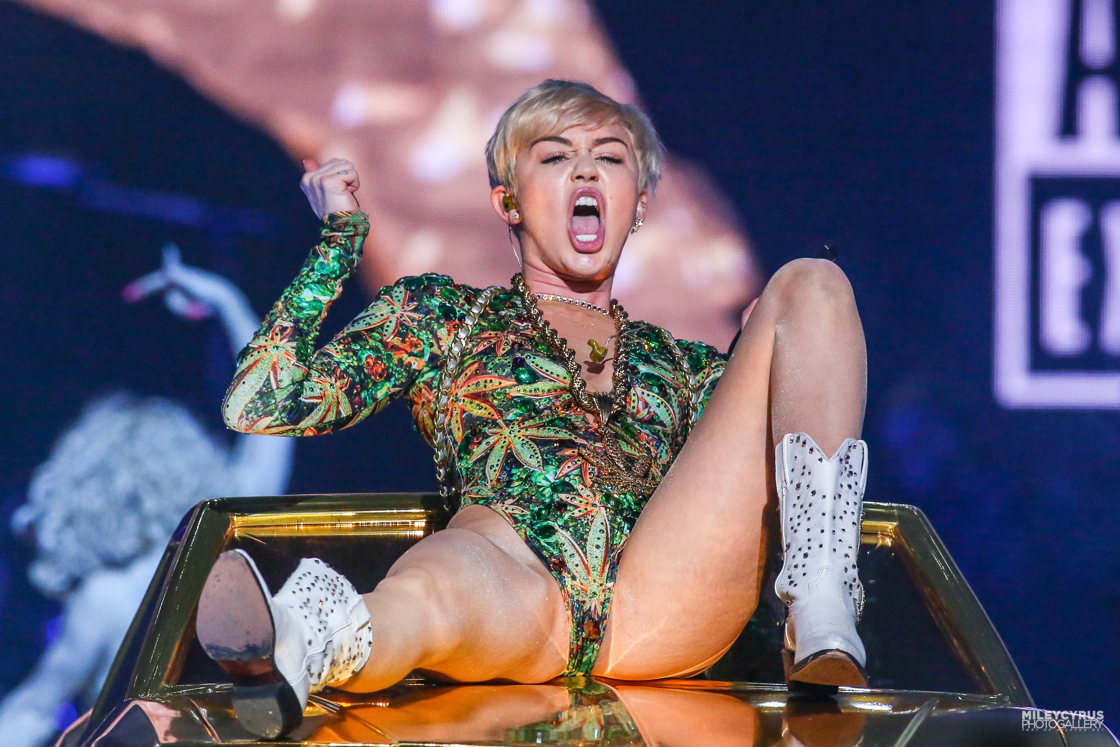 Miley cyrus oops