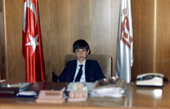 32 yıl önce 23 nisanda belediye başkanı olan çocuk