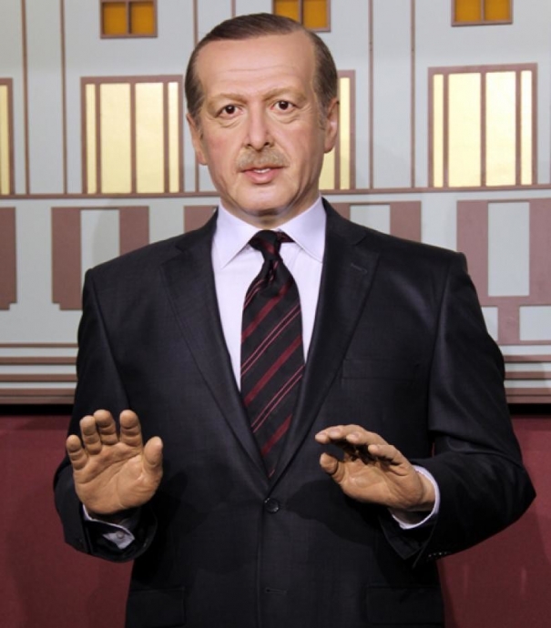 pıtrak gibi çoğalan tayyip erdoğan heykelleri
