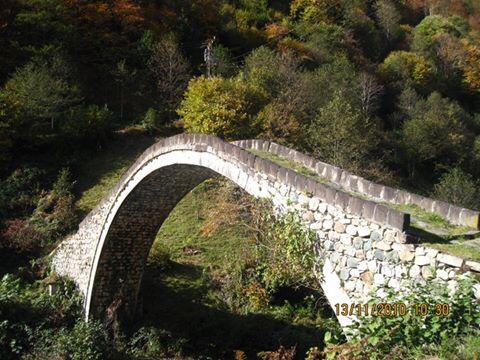 yol yaparken 300 yıllık tarihi köprüyü traşlamak