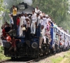 hindistanlılar gibi trene binmek