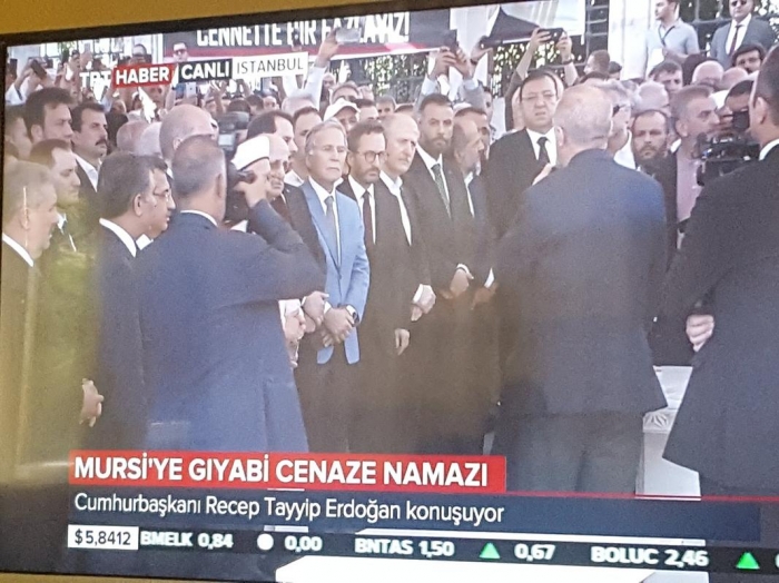 mursi nin gıyabi cenaze namazında miting yapmak