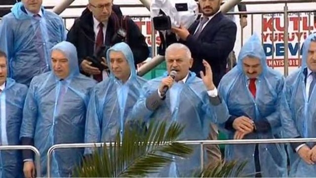 parasızlıktan laylon kıyafet giyen ak partililer