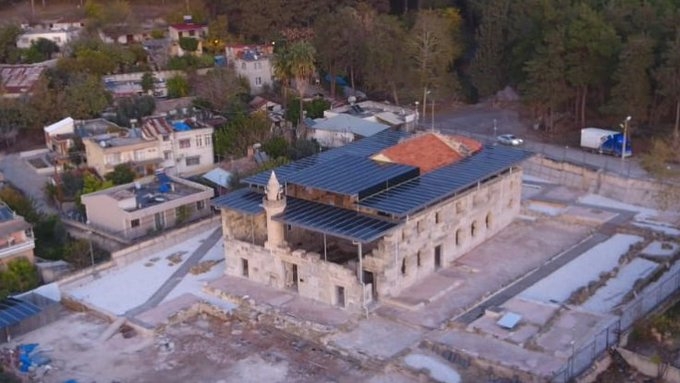 1800 yıllık caminin üzerini alüminyum kaplamak
