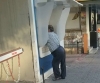 atm den garip bir şekilde para çeken kız / #2081904
