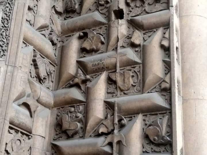 divriği ulu cami kapısına isim yazmak