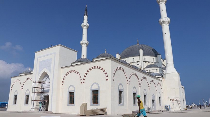 abdülhamid in verdiği yere cami yapıp adını vermek
