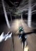 gece ormanda tek başına bisiklet sürmek