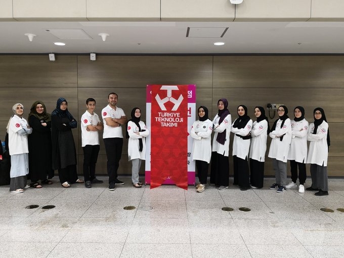 imam hatipli kızların robot yarışmsı üçüncülüğü