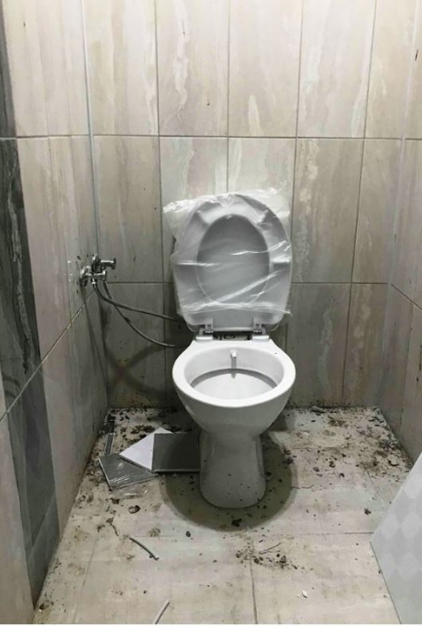 tarihi kervansaraya petek ve klozet takmak