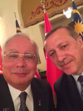 erdoğan ın çok yakın arkadaşı ile selfie si