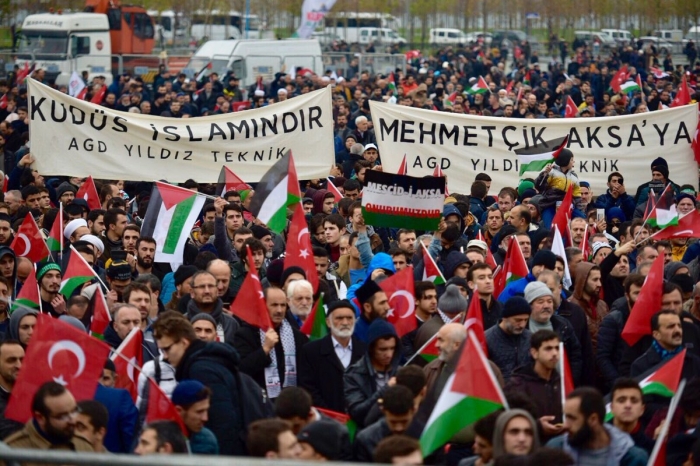 kudüs mitinginde açılan mehmetçik aksa ya pankartı
