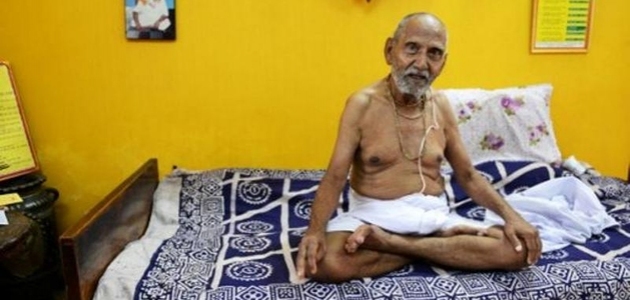 120 Yaşındaki Hindu Keşiş Uzun Yaşamın Sırrını Açıkladı: "Hiç Seks Yapmadım"